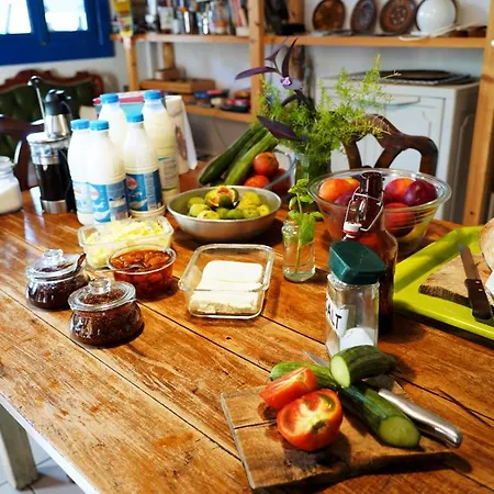 Himara Hostel Хостел