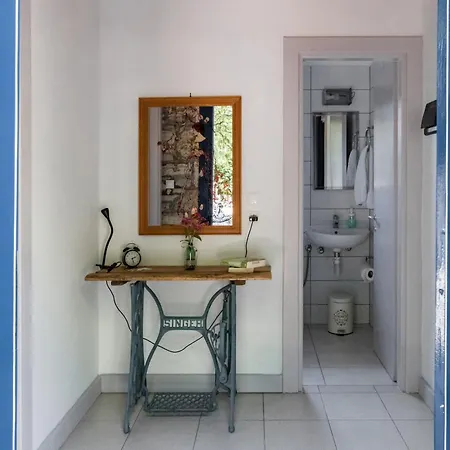 Hostal Himara Hostel *