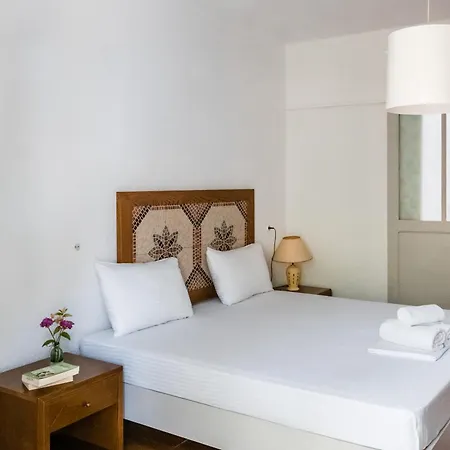 Himara Hostel *