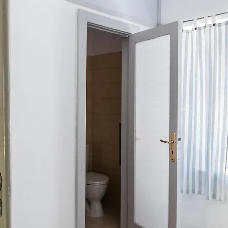 Hostal Himara Hostel