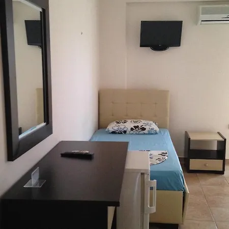 Himara Hostel *