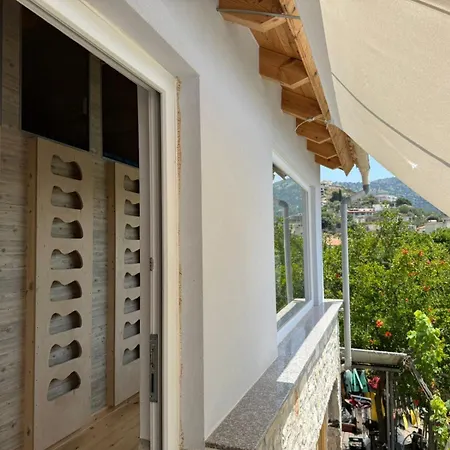 Himara Hostel Vandrarhem *