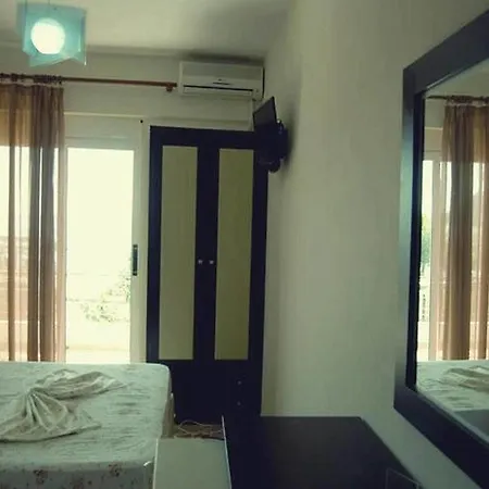 Hostal Himara Hostel *