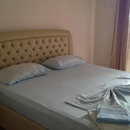 Himara Hostel *