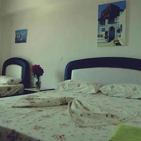 Himara Hostel