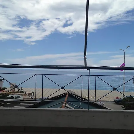 Himara Hostel Хостел *