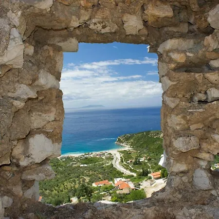 Himara Hostel *