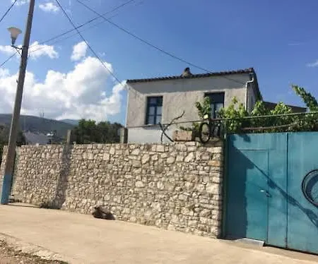 Hostal Himara Hostel *