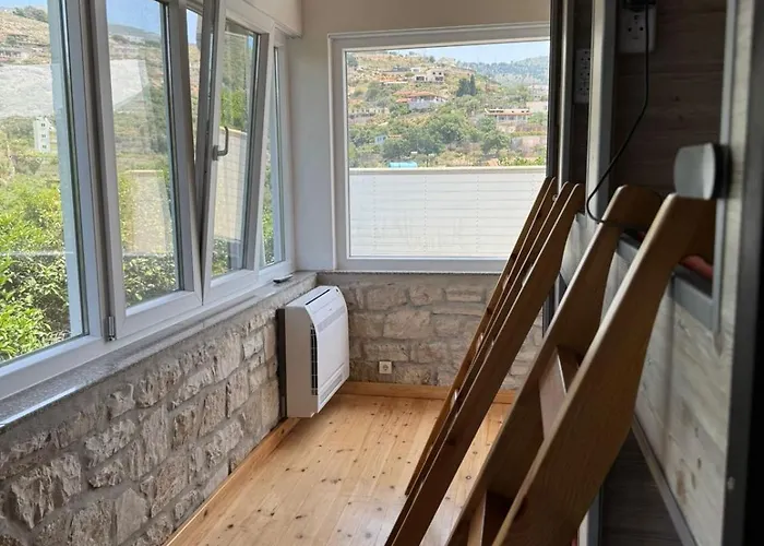 Himara Hostel * Himare