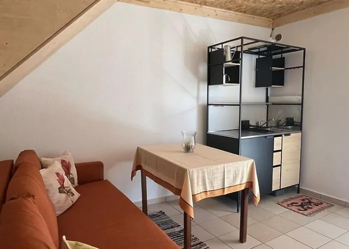 Himara Hostel Vandrarhem *