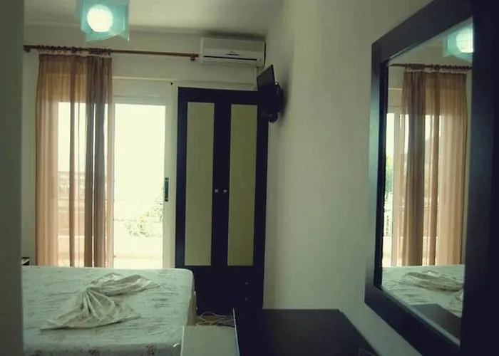 Vandrarhem Himara Hostel *