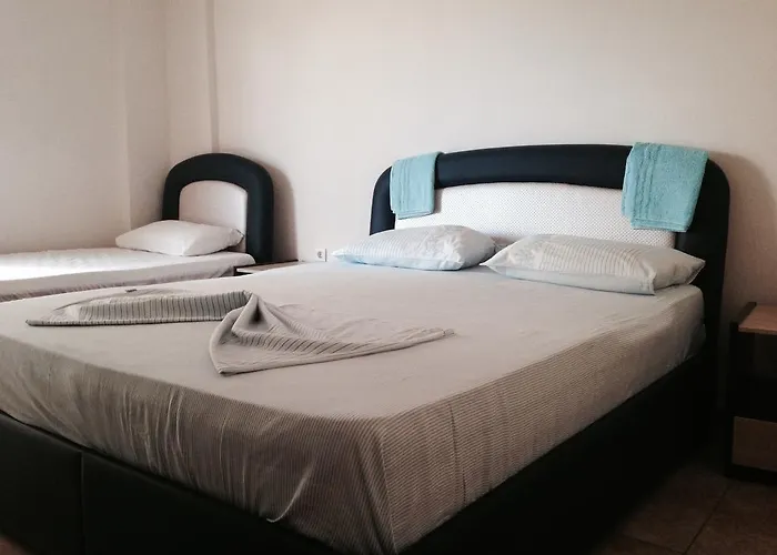 Vandrarhem Himara Hostel *