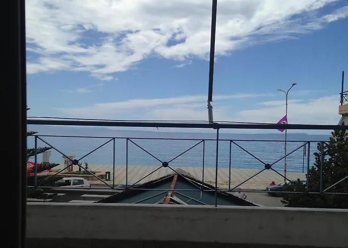 Himara Hostel Vandrarhem *