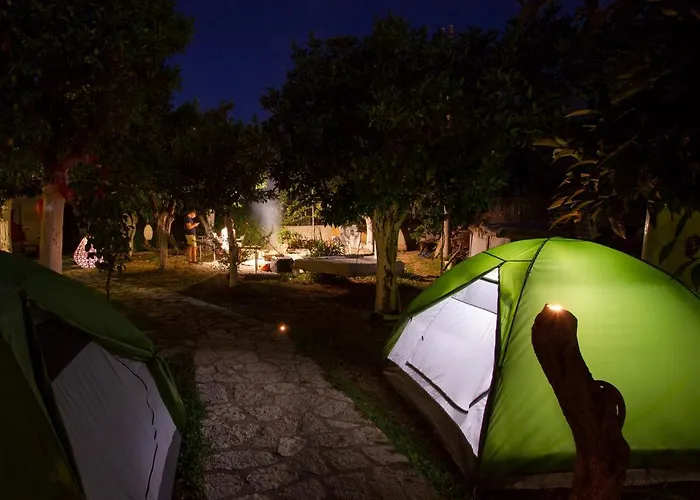 Vandrarhem Himara Hostel *