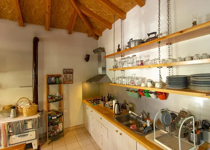 Vandrarhem Himara Hostel *