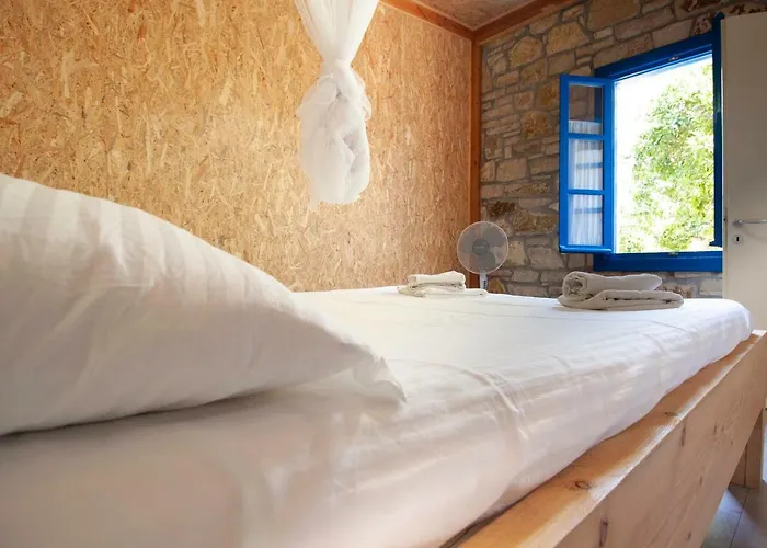 Vandrarhem Himara Hostel