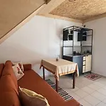 Himara Hostel Vandrarhem *
