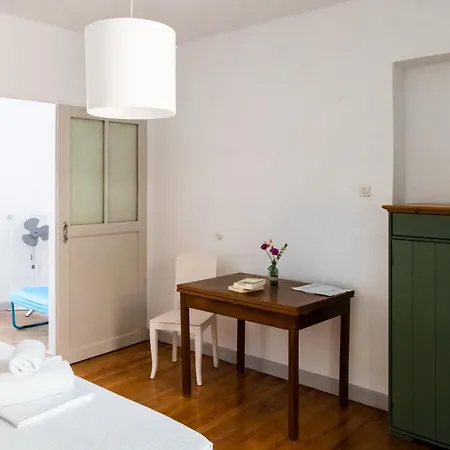 Himara Hostel Χειμάρρα