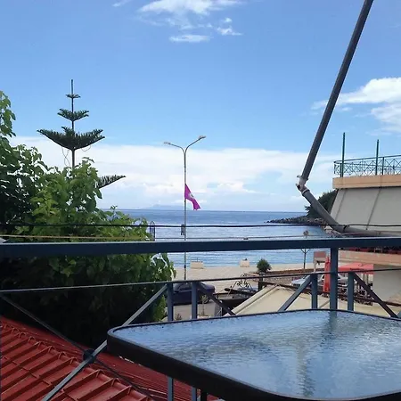 Himara Hostel *