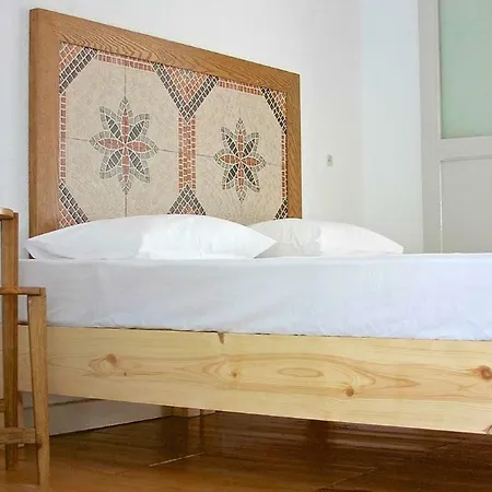 Himara Hostel *