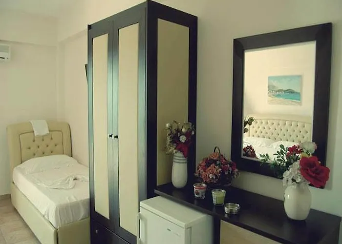 Himara Hostel * Himare