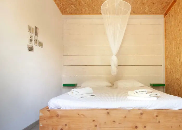 Himara Hostel * Himare